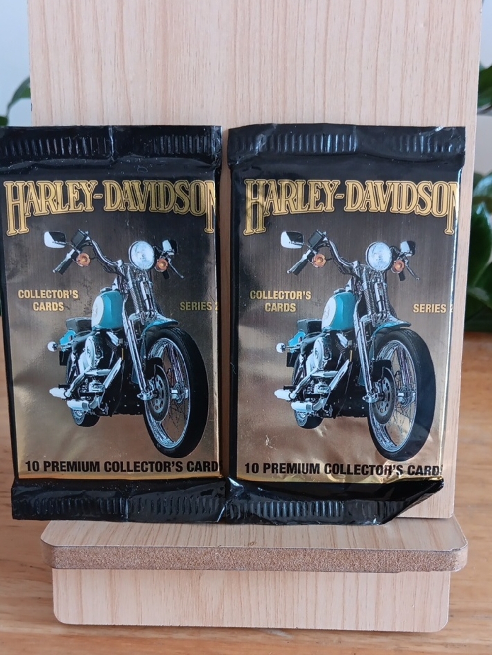 Harley-Davidson Teal & Black Motorcycle Collector Card Packs 10 Per Pack